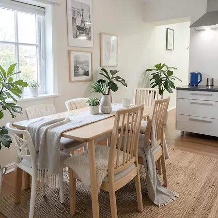 Stylish 2br In Old Town Gem *